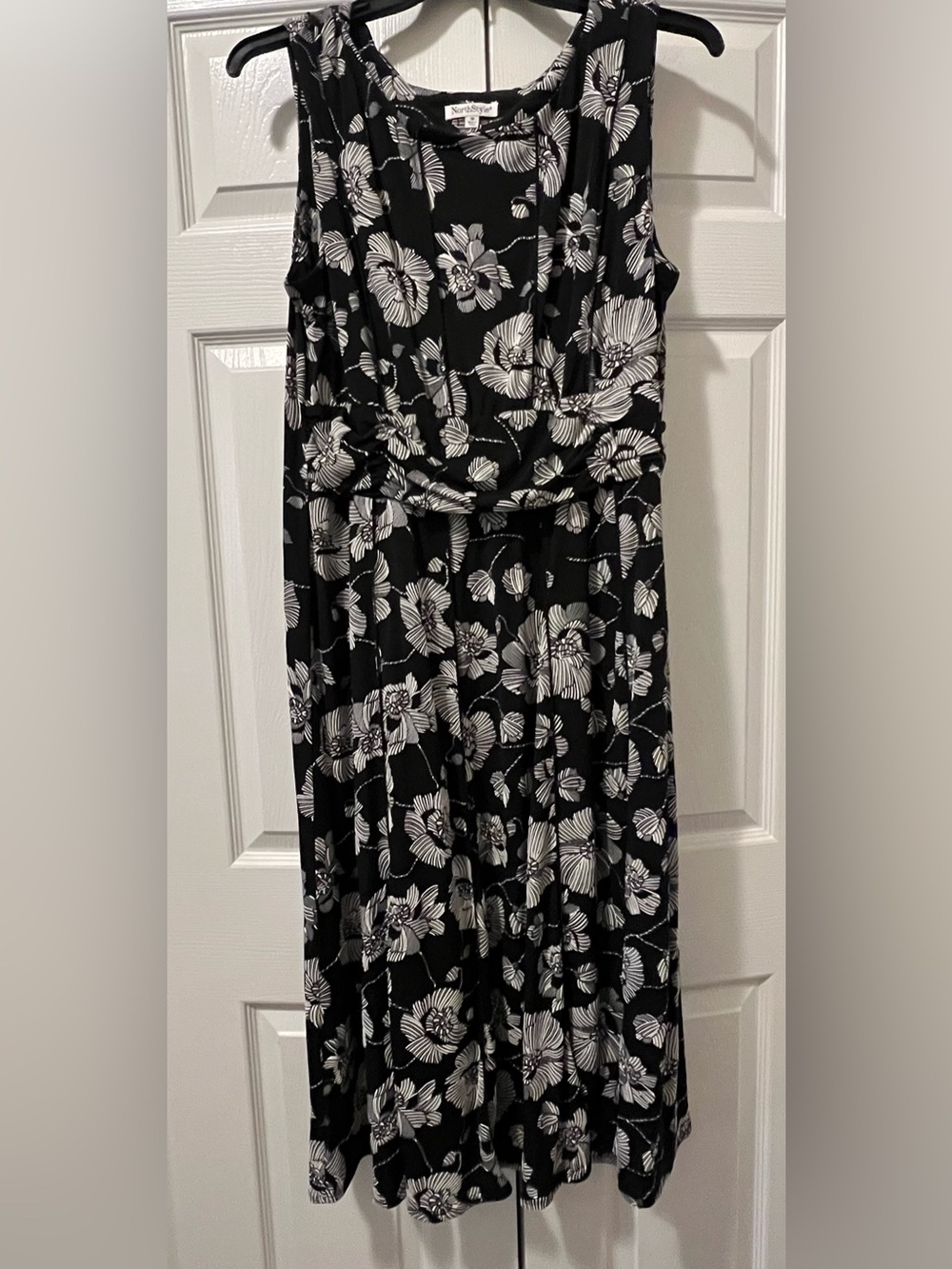 NorthStyle Black and White Floral Maxi Dress